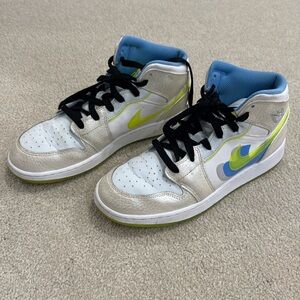 Air Jordan’s Nike - High Top - Size 7Y